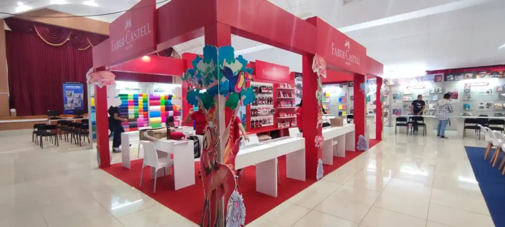 Ejecución de stand feria útiles Arequipa