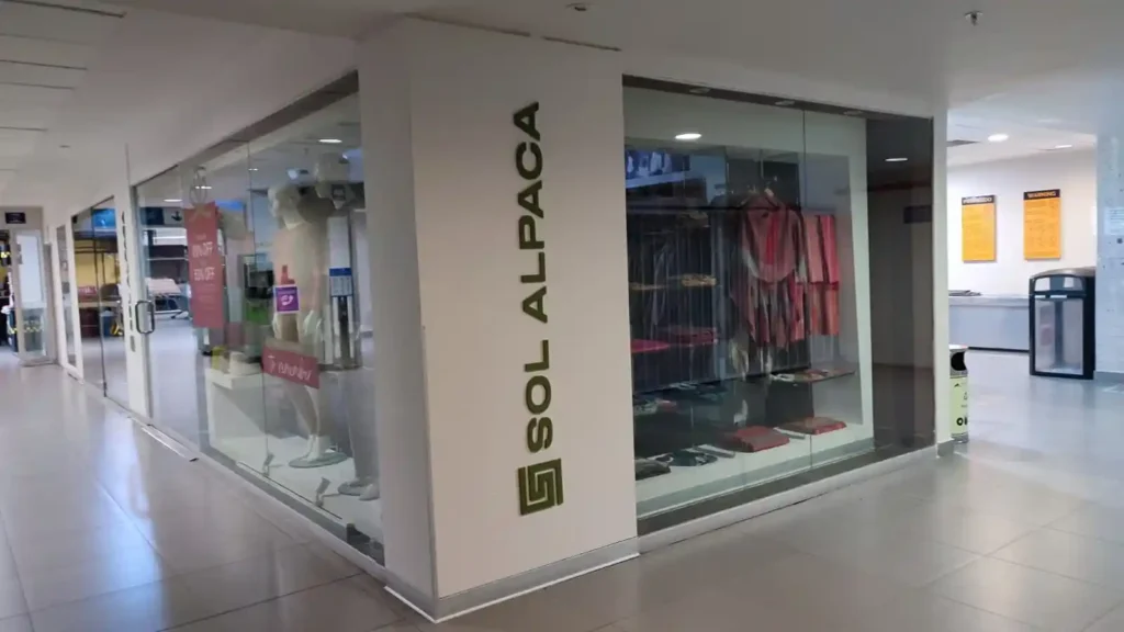Remodelación tienda Sol Alpaca aeropuerto Arequipa